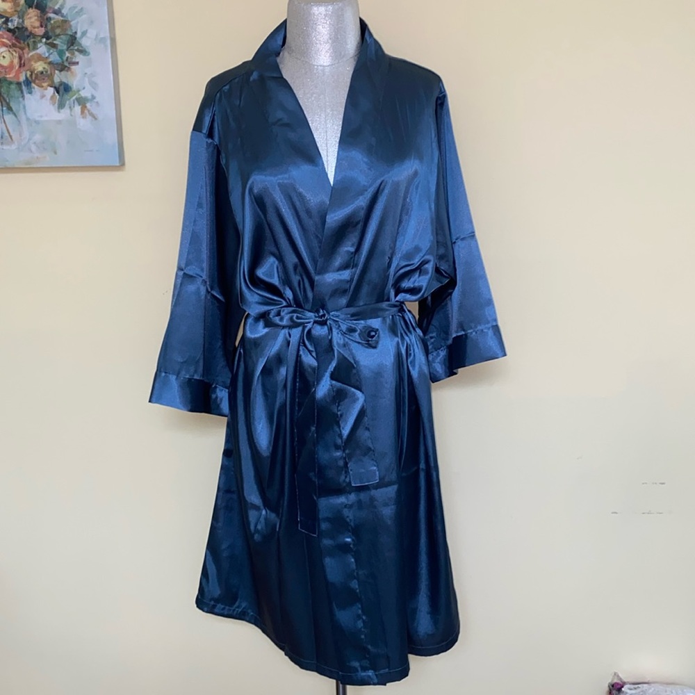 DB Studio Robe - NWT - Picture 1 of 3
